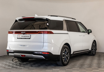 Подержанный автомобиль Kia Carnival 2022 года (6 фото)