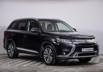 Подержанный автомобиль Mitsubishi Outlander 2019 года (3 фото)
