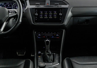 Подержанный автомобиль Volkswagen Tiguan 2021 года (14 фото)