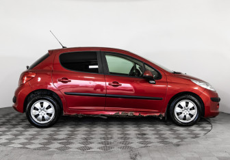 Подержанный автомобиль Peugeot 207 Hatchback 2008 года (4 фото)
