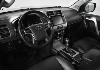 Подержанный автомобиль Toyota Land Cruiser Prado 2018 года (9 фото)