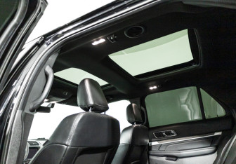 Подержанный автомобиль Ford Explorer 2019 года (25 фото)