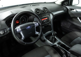 Подержанный автомобиль Ford Mondeo Sedan 2011 года (11 фото)