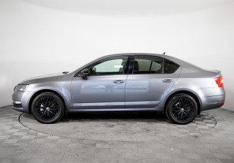 Подержанный автомобиль Skoda Octavia Liftback 2017 года (8 фото)