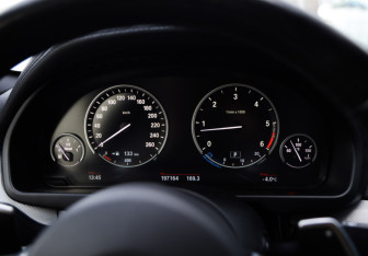 Подержанный автомобиль BMW X6 2017 года (14 фото)