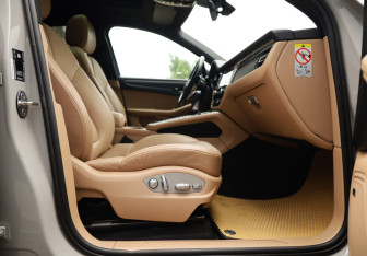 Подержанный автомобиль Porsche Macan 2021 года (28 фото)