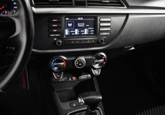Подержанный автомобиль Kia Rio Hatchback 2019 года (16 фото)