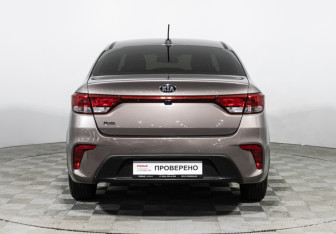 Подержанный автомобиль Kia Rio Sedan 2018 года (6 фото)
