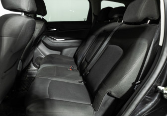Подержанный автомобиль Chevrolet Orlando 2014 года (10 фото)