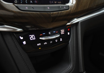 Подержанный автомобиль Cadillac XT6 2021 года (24 фото)