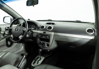 Подержанный автомобиль Chevrolet Lacetti Hatchback 2011 года (9 фото)
