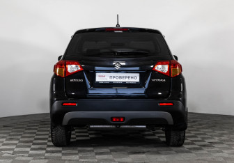 Подержанный автомобиль Suzuki Vitara 2016 года (6 фото)