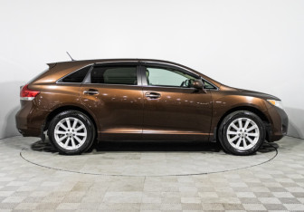 Подержанный автомобиль Toyota Venza 2011 года (4 фото)