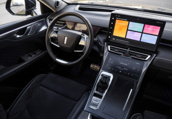 Подержанный автомобиль Wey Coffee 01 2023 года (10 фото)