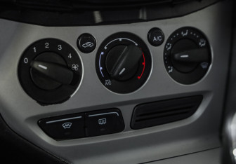 Подержанный автомобиль Ford Focus Hatchback 2012 года (15 фото)