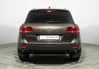 Подержанный автомобиль Volkswagen Touareg 2012 года (6 фото)
