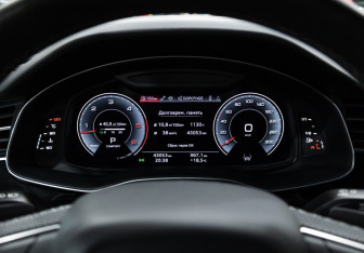 Подержанный автомобиль Audi Q8 2023 года (33 фото)