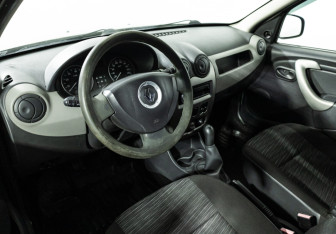 Подержанный автомобиль Renault Sandero 2011 года (11 фото)