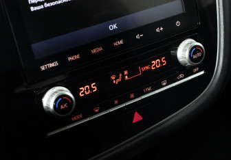 Подержанный автомобиль Mitsubishi Outlander 2020 года (17 фото)