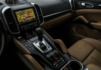 Подержанный автомобиль Porsche Cayenne 2014 года (24 фото)