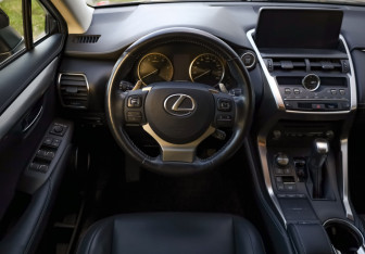 Подержанный автомобиль Lexus NX 2017 года (11 фото)