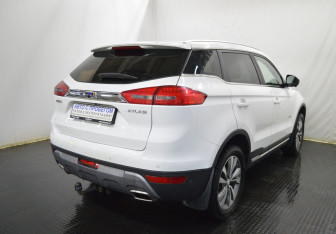 Подержанный автомобиль Geely Atlas 2021 года (5 фото)