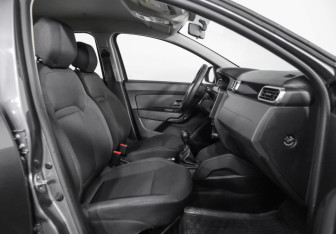 Подержанный автомобиль Renault Duster 2021 года (18 фото)