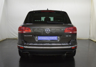 Подержанный автомобиль Volkswagen Touareg 2016 года (6 фото)