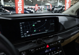 Подержанный автомобиль Kia Carnival 2023 года (20 фото)