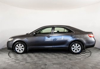 Подержанный автомобиль Toyota Camry Sedan 2011 года (8 фото)