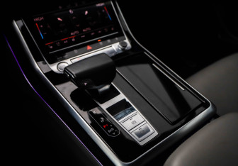 Подержанный автомобиль Audi Q8 2019 года (20 фото)