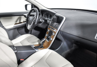 Подержанный автомобиль Volvo XC60 2015 года (14 фото)