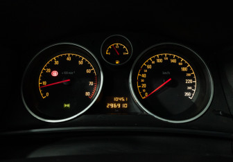 Подержанный автомобиль Opel Astra Hatchback 2010 года (12 фото)