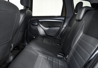 Подержанный автомобиль Renault Duster 2017 года (12 фото)