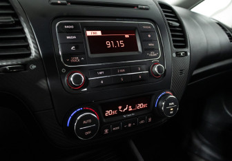 Подержанный автомобиль Kia Cerato Sedan 2013 года (15 фото)