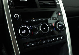 Подержанный автомобиль Land Rover Discovery Sport 2015 года (17 фото)