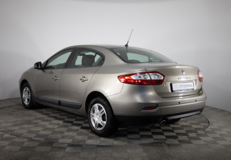 Подержанный автомобиль Renault Fluence 2012 года (7 фото)