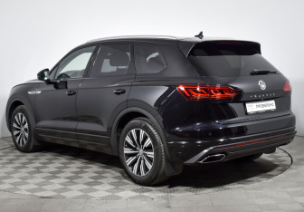 Подержанный автомобиль Volkswagen Touareg 2018 года (7 фото)
