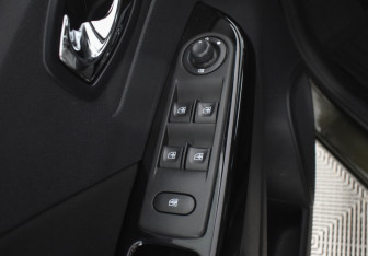 Подержанный автомобиль Renault Kaptur 2017 года (19 фото)