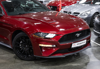 Подержанный автомобиль Ford Mustang Convertible 2019 года (10 фото)