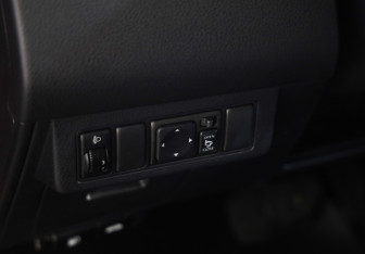Подержанный автомобиль Nissan Tiida Hatchback 2008 года (16 фото)