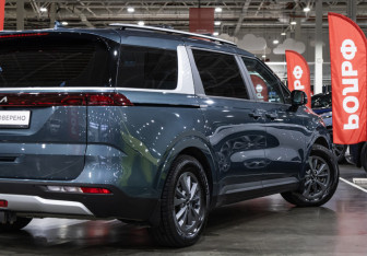 Подержанный автомобиль Kia Carnival 2021 года (8 фото)