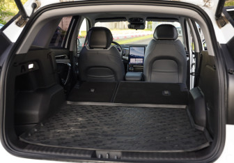 Подержанный автомобиль Geely Atlas 2023 года (32 фото)