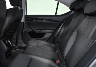 Подержанный автомобиль Skoda Octavia Liftback 2021 года (12 фото)