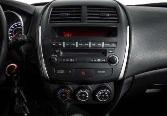 Подержанный автомобиль Mitsubishi ASX 2011 года (16 фото)