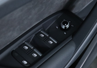 Подержанный автомобиль Audi Q5 2020 года (15 фото)