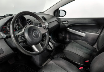 Подержанный автомобиль Mazda 2 Hatchback 2012 года (9 фото)