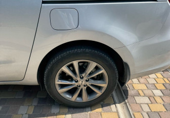 Подержанный автомобиль Kia Carnival 2019 года (8 фото)