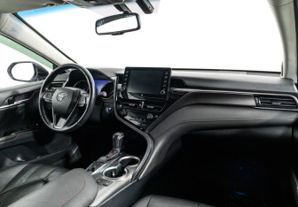 Подержанный автомобиль Toyota Camry Sedan 2021 года (18 фото)