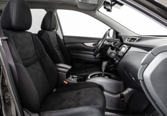 Подержанный автомобиль Nissan X-Trail 2016 года (18 фото)